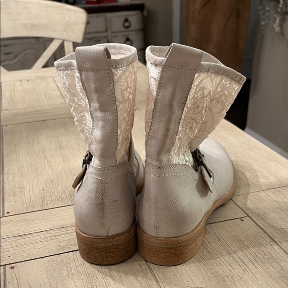 Lolita Milano Women's Light Grey Lace Ankle Boots - Picture 4 of 8